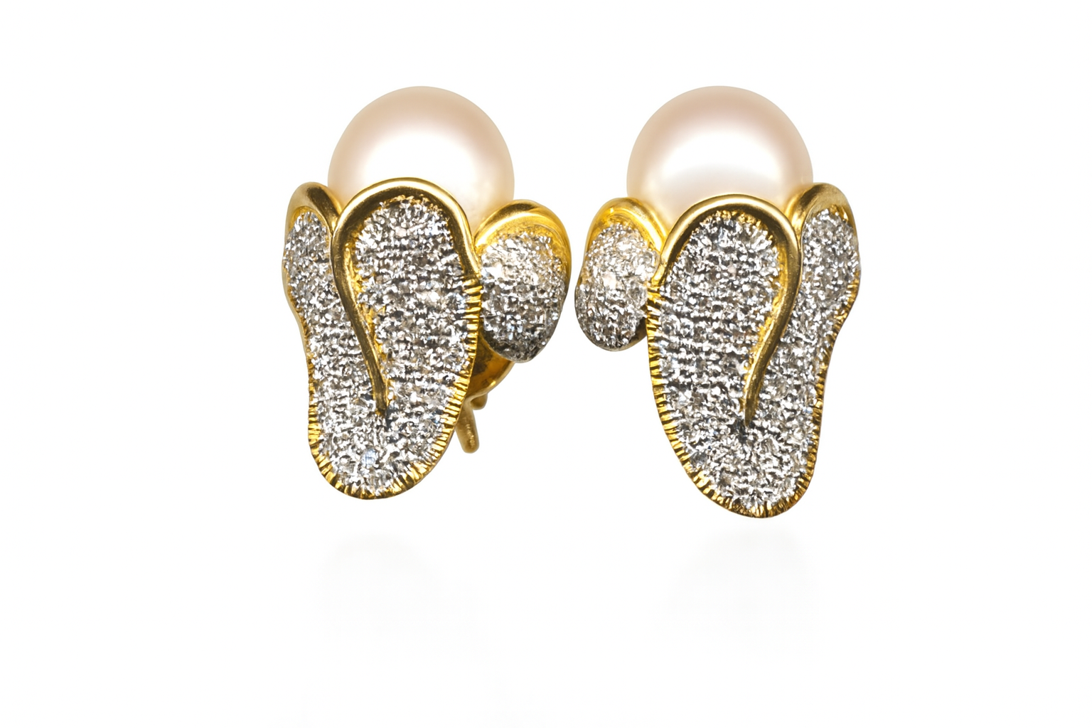 Beautiful 18 Kt Gold  Natural Diamond Earing